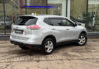 Подержанный автомобиль Nissan X-Trail 2018 года (8 фото)