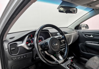 Подержанный автомобиль Kia Rio Hatchback 2021 года (16 фото)