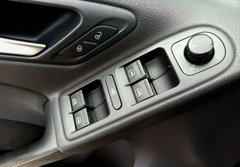 Подержанный автомобиль Volkswagen Golf Hatchback 2012 года (16 фото)
