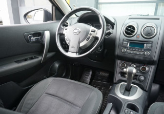 Подержанный автомобиль Nissan Qashqai 2012 года (13 фото)