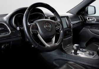 Подержанный автомобиль Jeep Grand Cherokee 2014 года (14 фото)