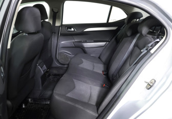 Подержанный автомобиль Citroen C4 Sedan 2013 года (11 фото)