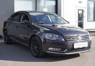 Подержанный автомобиль Volkswagen Passat Sedan 2011 года (3 фото)
