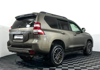 Подержанный автомобиль Toyota Land Cruiser Prado 2015 года (5 фото)