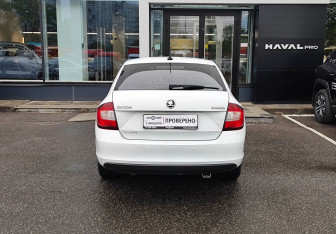 Подержанный автомобиль Skoda Rapid Liftback 2019 года (6 фото)