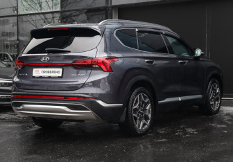 Подержанный автомобиль Hyundai Santa Fe 2022 года (4 фото)
