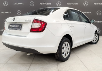 Подержанный автомобиль Skoda Rapid Liftback 2019 года (5 фото)