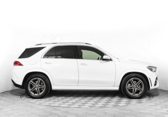 Подержанный автомобиль Mercedes-Benz GLE 2021 года (4 фото)