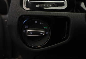 Подержанный автомобиль Volkswagen Golf Hatchback 2015 года (10 фото)