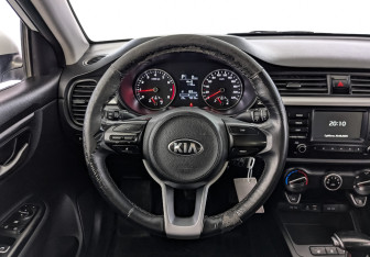 Подержанный автомобиль Kia Rio Sedan 2020 года (21 фото)