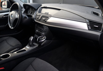 Подержанный автомобиль BMW X1 2012 года (9 фото)