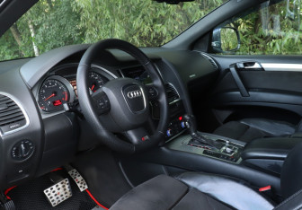 Подержанный автомобиль Audi Q7 2007 года (13 фото)