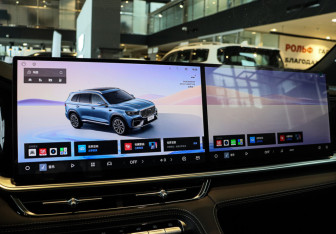 Подержанный автомобиль Geely Monjaro 2025 года (19 фото)