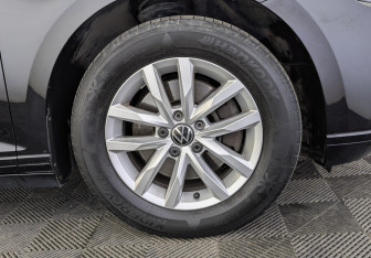 Подержанный автомобиль Volkswagen Passat Sedan 2021 года (12 фото)