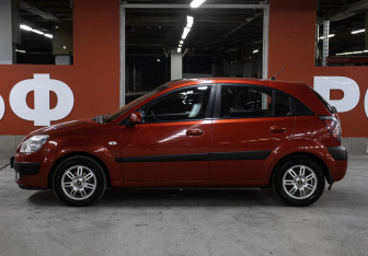 Подержанный автомобиль Kia Rio Hatchback 2008 года (8 фото)
