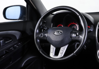 Подержанный автомобиль Kia Ceed Wagon 2010 года (13 фото)