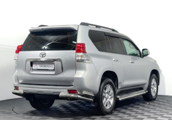 Подержанный автомобиль Toyota Land Cruiser Prado 2012 года (5 фото)