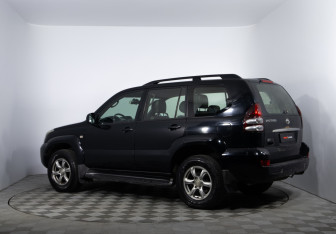 Подержанный автомобиль Toyota Land Cruiser Prado 2008 года (7 фото)