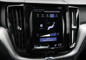 Подержанный автомобиль Volvo XC60 2021 года (18 фото)