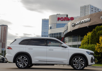 Подержанный автомобиль Geely Monjaro 2023 года (3 фото)