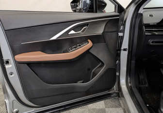 Подержанный автомобиль Omoda C5 2023 года (18 фото)
