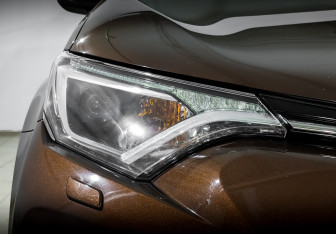 Подержанный автомобиль Toyota RAV4 2016 года (17 фото)