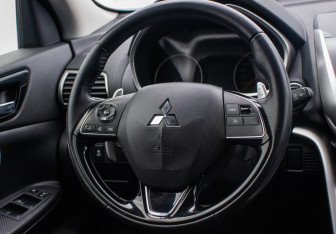 Подержанный автомобиль Mitsubishi Eclipse Cross 2018 года (15 фото)