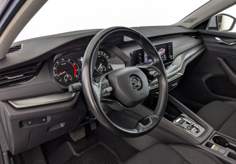 Подержанный автомобиль Skoda Octavia Liftback 2021 года (15 фото)