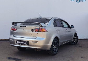 Подержанный автомобиль Mitsubishi Lancer Sedan 2013 года (8 фото)
