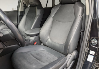 Подержанный автомобиль Toyota RAV4 2022 года (20 фото)