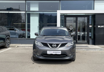 Подержанный автомобиль Nissan Qashqai 2016 года (2 фото)