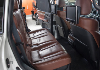 Подержанный автомобиль Lexus LX 2016 года (12 фото)