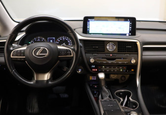 Подержанный автомобиль Lexus RX 2022 года (8 фото)