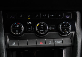 Подержанный автомобиль Skoda Karoq 2020 года (18 фото)