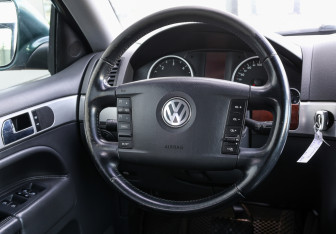 Подержанный автомобиль Volkswagen Touareg 2008 года (16 фото)