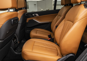 Подержанный автомобиль BMW X7 2021 года (17 фото)