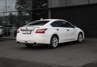 Подержанный автомобиль Nissan Teana 2014 года (4 фото)