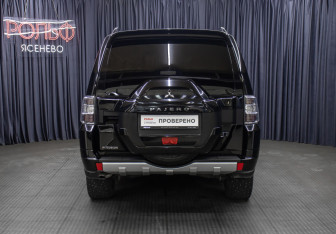 Подержанный автомобиль Mitsubishi Pajero 2018 года (6 фото)