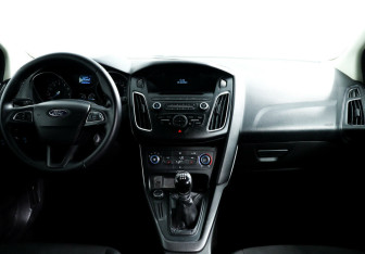 Подержанный автомобиль Ford Focus Hatchback 2017 года (9 фото)