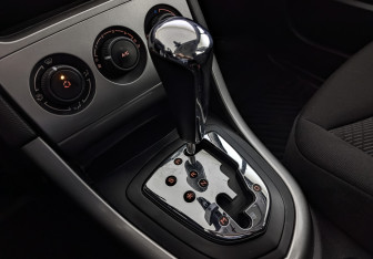 Подержанный автомобиль Peugeot 308 Hatchback 2012 года (28 фото)