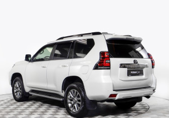 Подержанный автомобиль Toyota Land Cruiser Prado 2017 года (5 фото)