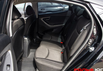 Подержанный автомобиль Hyundai Elantra Sedan 2012 года (8 фото)