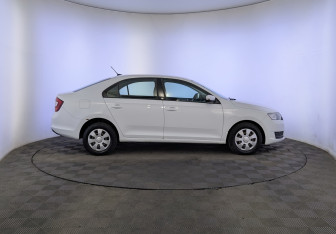 Подержанный автомобиль Skoda Rapid Liftback 2019 года (4 фото)