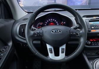 Подержанный автомобиль Kia Sportage 2012 года (17 фото)