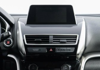 Подержанный автомобиль Mitsubishi Eclipse Cross 2018 года (10 фото)