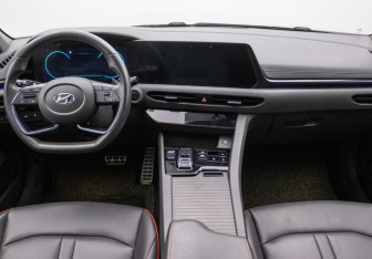 Подержанный автомобиль Hyundai Sonata 2020 года (13 фото)