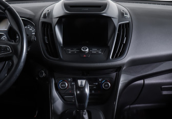 Подержанный автомобиль Ford Kuga 2017 года (14 фото)