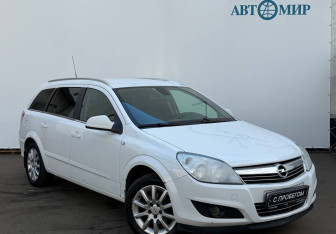 Подержанный автомобиль Opel Astra Wagon 2014 года (3 фото)