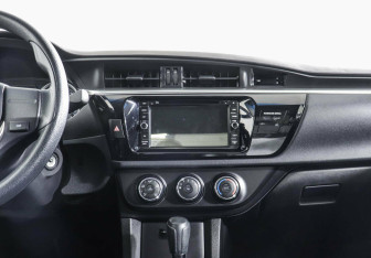 Подержанный автомобиль Toyota Corolla Sedan 2015 года (8 фото)