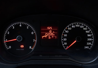 Подержанный автомобиль Volkswagen Polo Sedan 2012 года (10 фото)